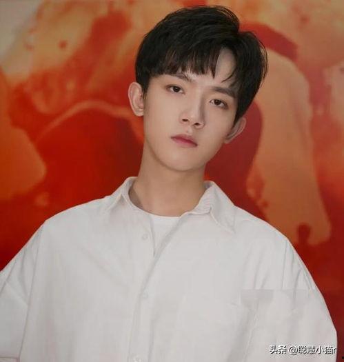 李明德爆料娱乐圈恋情,李明德独家爆料,明星情侣甜蜜互动引关注 第1张 李明德爆料娱乐圈恋情,李明德独家爆料,明星情侣甜蜜互动引关注 第1张